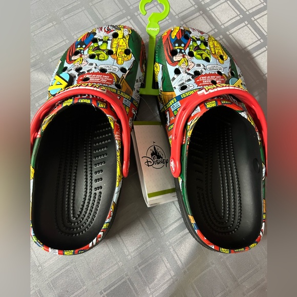 THE AVENGERS CLOGS FOR ADULTS BY CROCS - Picture 4 of 7